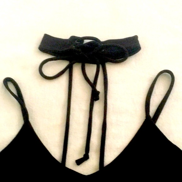 Chocker Collar Crop Top - Picture 5 of 10
